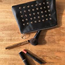 Cosmetiquero tachas