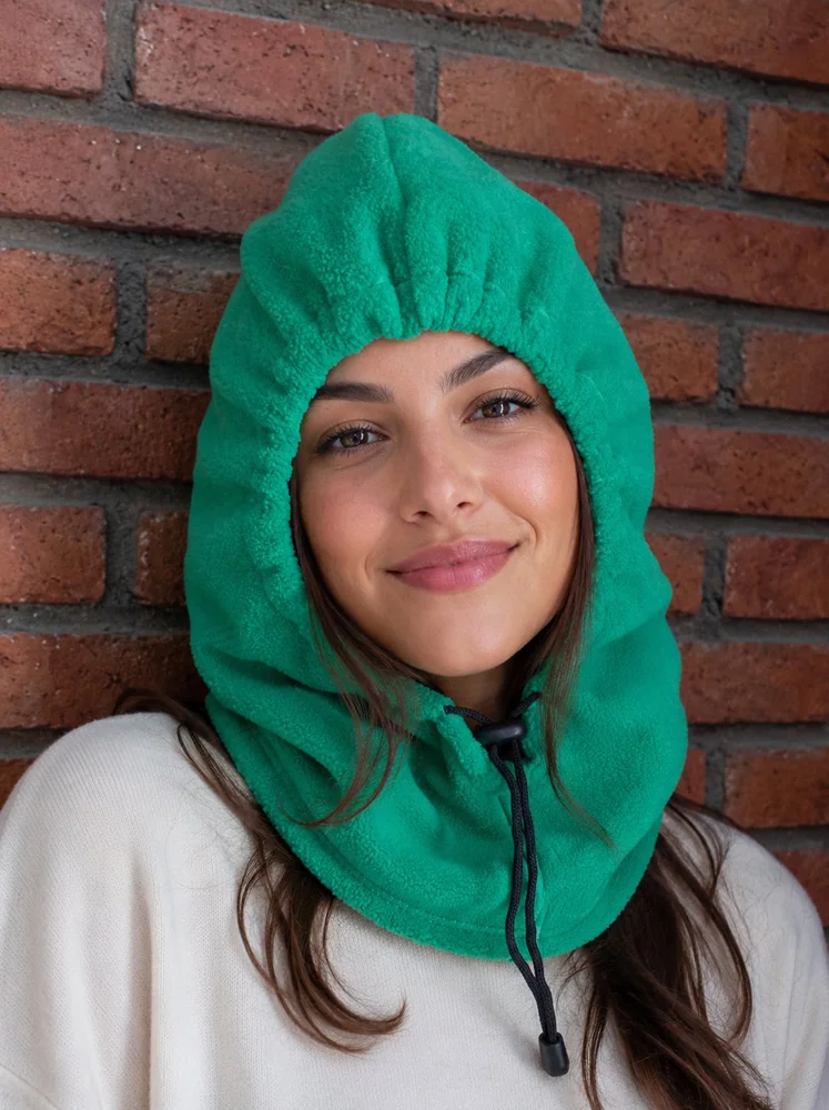gorro polar con capucha ajustable color verde