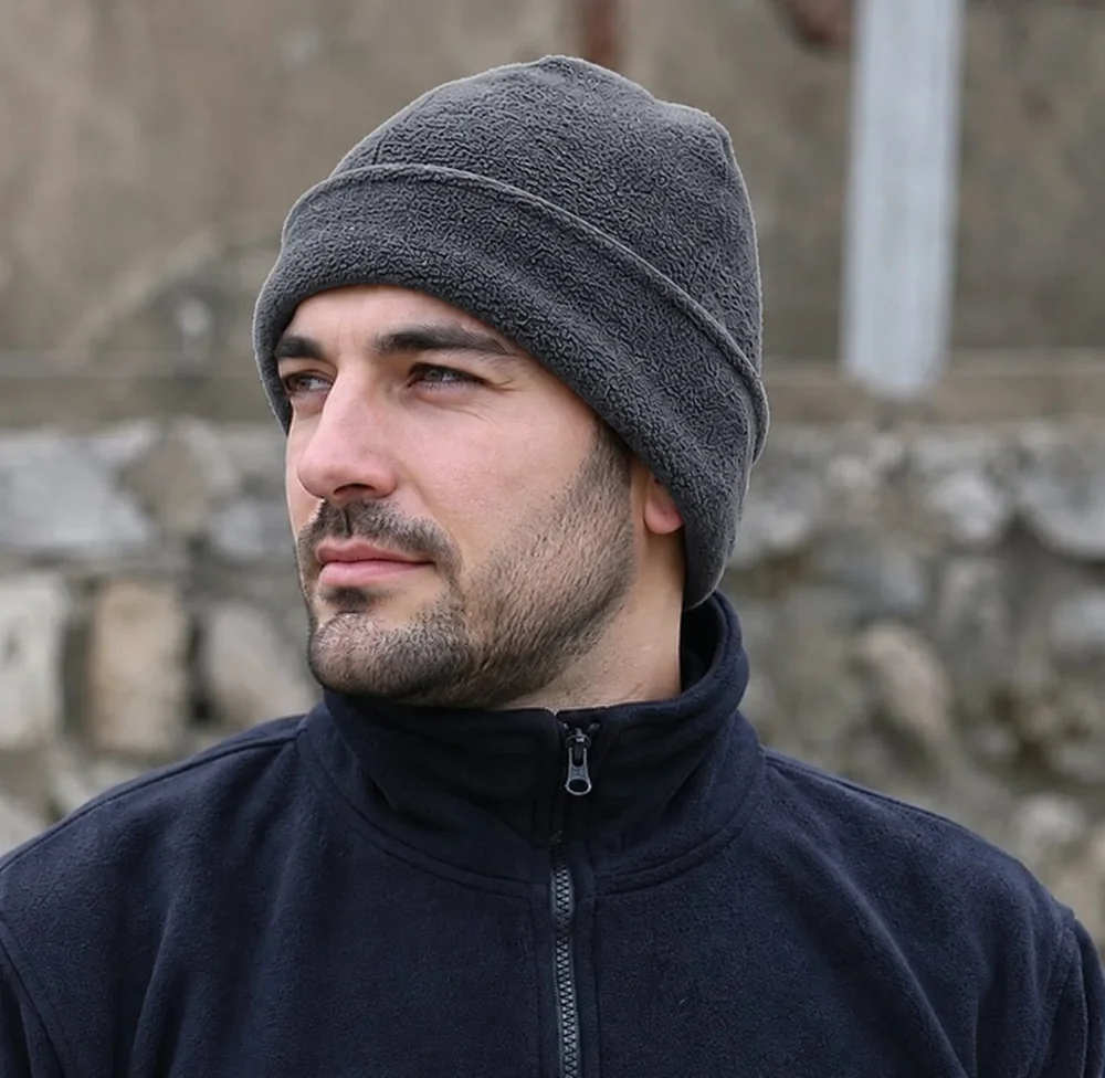 Gorro polar con doblez gris en hombre – VXM