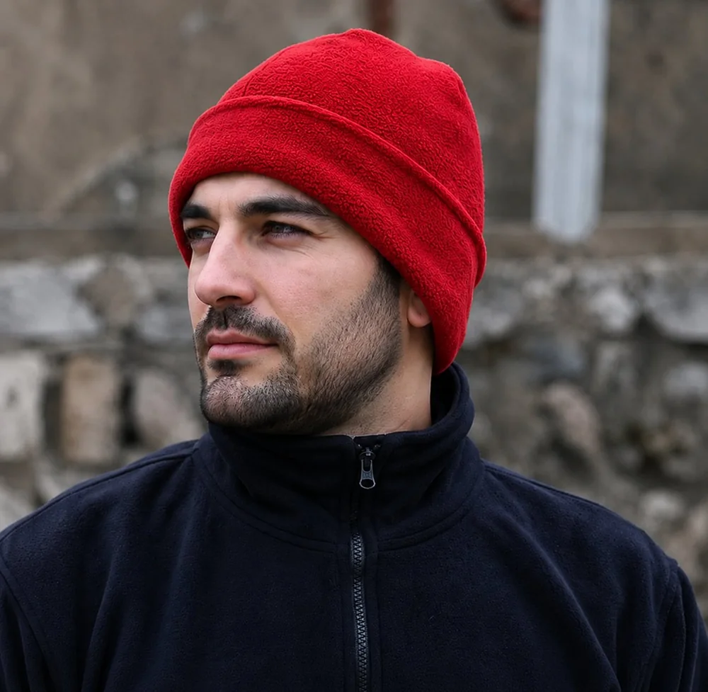 gorro polar con doblez color rojo para hombre