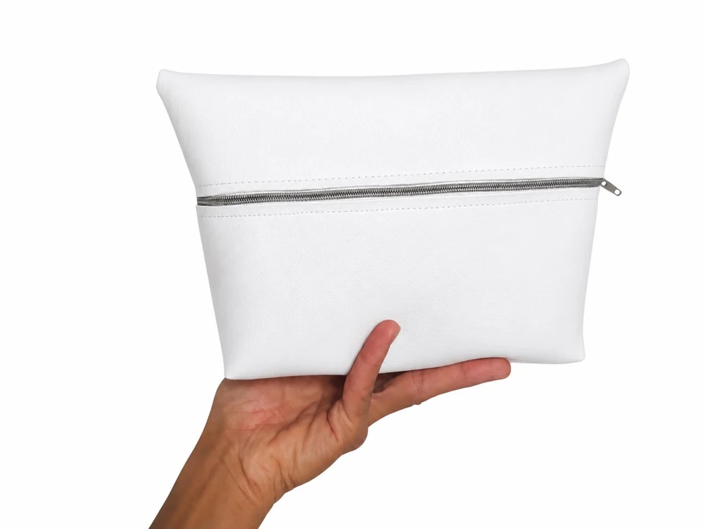 cosmetiquero símil cuero blanco personalizado por mayor VXM