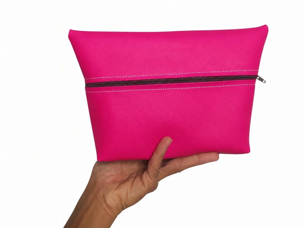 cosmetiquero símil cuero fucsia personalizado por mayor VXM