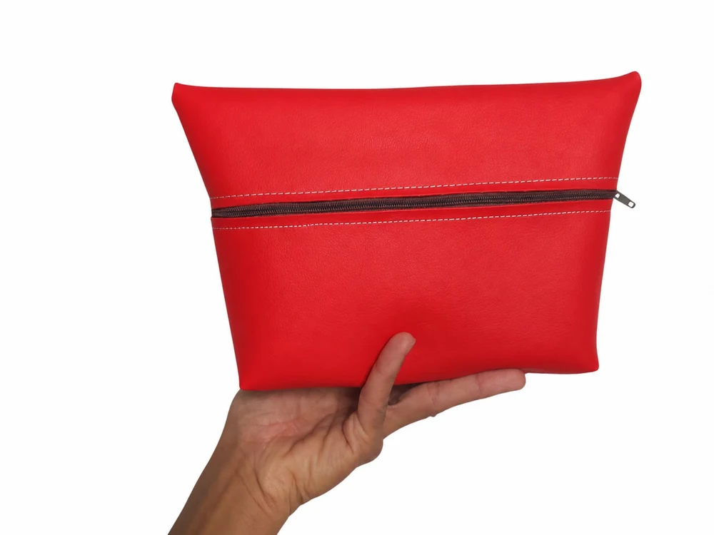cosmetiquero símil cuero rojo personalizado por mayor VXM