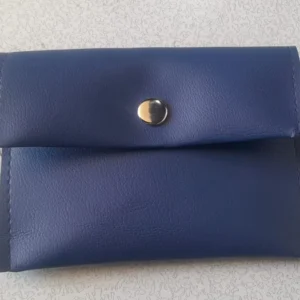organizador de portadocimentos con broche simil cuero disponible en 12 colores
