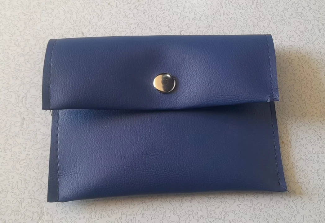 organizador de portadocimentos con broche simil cuero disponible en 12 colores