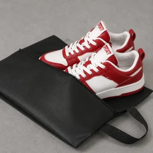 Guardando zapatillas en organizador de zapatos de viaje negro - VXM