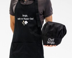 Ficha técnica del producto Pack Pechera de cocina + gorro chef,escote redondo, corporativa, publicitaria.
Pechera trabajo corporativa y Publicitaria Tela: Pechera + gorro chef , delantal ajustable en el cuello con pasador plástico
Para mejor ajuste, disponible en tela poliéster y en tela gabardina. Descripción: pechera mas gorro chef corporativa y publicitaria, de trabajo, fabricada en tela 100
Poliéster, tela delgada y liviana, durable, lavable, fácil de planchar, se
Encuentra disponible en más de 20 colores para elegir, se puede aplicar logo bordado y estampado. Descripción: Pechera y o delantal publicitario de trabajo en tela gabardina composición
Algodón con poliéster, es más gruesa y se encuentra en 7 colores, se puede aplicar logo bordado y estampado Usos: Pechera corporativa o delantal sus usos son variados, usos publicitarios para dar identidad a una marca, usos para trabajo en restaurantes, cafeterías, ferreterías, tiendas, clínicas, cocina ,de regalo corporativo etc. sus usos son variados y es para identificar a una marca y dar protección de manchas y productos. Gorro de chef: usos para guardar el cabello,usos publicitarios y corporativos,regalos etc Fono ventas: 227244928 +56996569117 Pechera de cocina