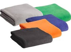 Ficha técnica: Manta de polar, Frazada de polar. Descripción; Tela polar de calidad, durabilidad, Frazada térmica, tela polar ecológica
Terminación orillada overlock.
Medidas: Frazada polar se encuentra disponible en todas las medidas
65x1.50 -100x1.50 -130x1.50- 190x1.50 -190x1.00 -2.00x1.50. El valor varía dependiendo de la medida.
Se encuentra disponible en más de 20 colores, frazada térmica de polar
Se puede bordar o estampar según elección. Usos: Frazada polar o Manta polar sus usos son variados , usos publicitarios, regalos publicitarios,
Para viajes, regalos corporativos, para restaurantes y café, eventos y matrimonios, empresas de viaje, aerolíneas, Hoteles, Clínicas son multiuso por su alto valor térmico. Lavados: se recomienda lavar sola sin otras prendas, se puede secar en la secadora. Fono ventas: 22-7244928 +56996569117 Frazadas y Mantas Publicitarias