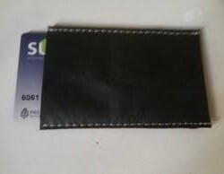 Porta tarjeta fabricada en cuerina pvc,para llevar a todo ligar y proteger tu tarjeta,para trasladar a todos lados con tu logo corporativo Porta tarjeta