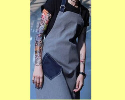 Ficha técnica: pechera de mezclilla con aplicaciones en tela mezclilla. Delantal mezclilla de calidad con aplicaciones en tela mezclilla,con tirante ajustable para mayor adaptabilidad y comodidad. Se encuentra disponible en color azul y negro. Usos: sus usos son varios, pechera parrillera, regalo publicitario.regalos corporativo,Ropa de trabajo,Cocina etc. Lavados:se recomienda lavar sola sin secadora. Delantal de mezclilla