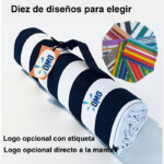 Esta manta de lona resistente  enrollable se enrolla fácilmente dentro de sí misma incluye un arnés para fácil traslado, El arnès de transporte y el tamaño compacto doblado hacen que sea fácil llevarlo,se encuentra en diez diseños diferentes.
tela lona resistente con tela inferior repelente,
puede se personalizada con dos opciones el logo en una etiqueta colgante o un logo directamente a la manta picnic manta picnic